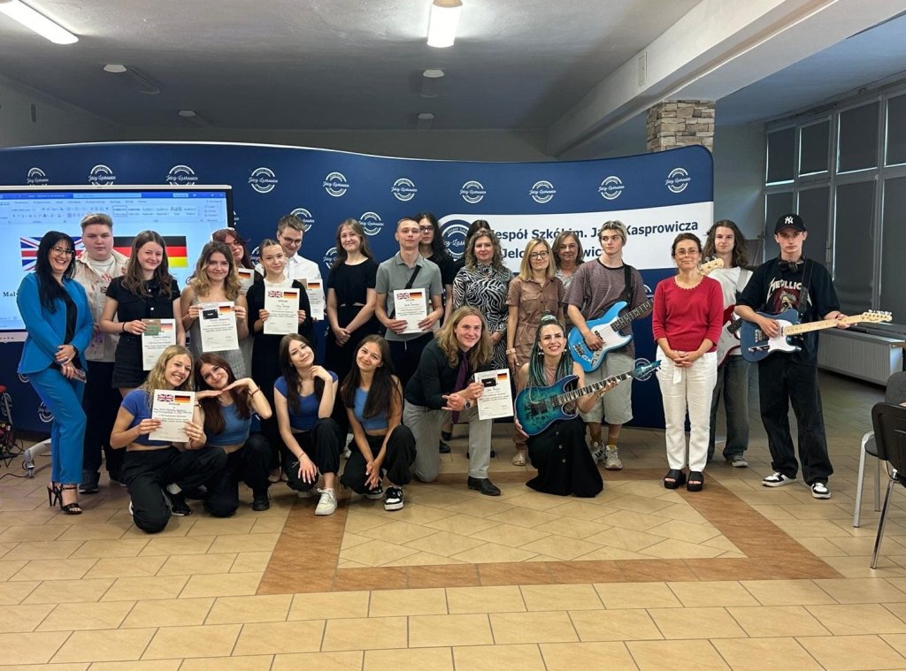 Miniaturka — 2023/2024 - VIII Powiatowy Konkurs Małych Form Artystycznych