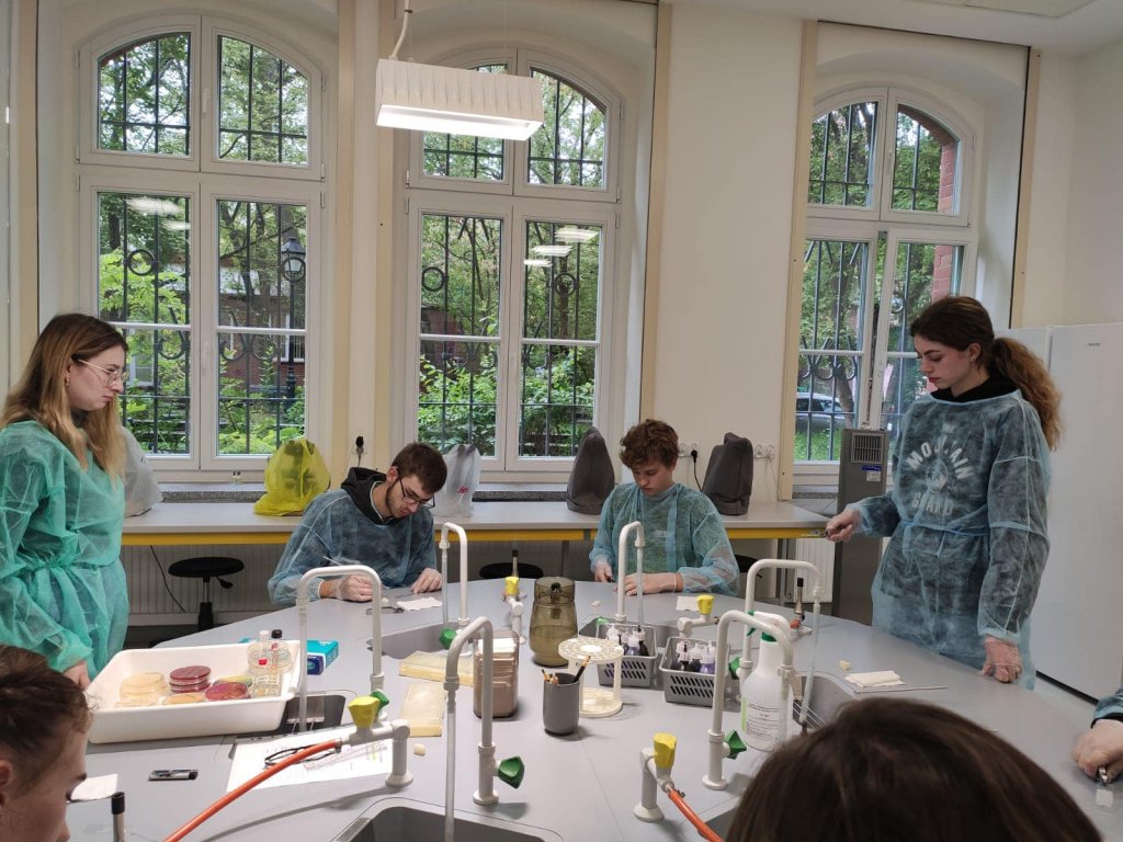 Miniaturka — 2022/2023 - W laboratoriach Uniwersytetu Medycznego we Wrocławiu