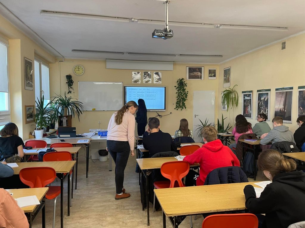 Miniaturka — 2021/2022 - Pierwszy dzień zajęć edukacyjnych w klasach przygotowawczych w LO w Zespole Szkół im. Jana Kasprowicza w Jelczu-Laskowicach