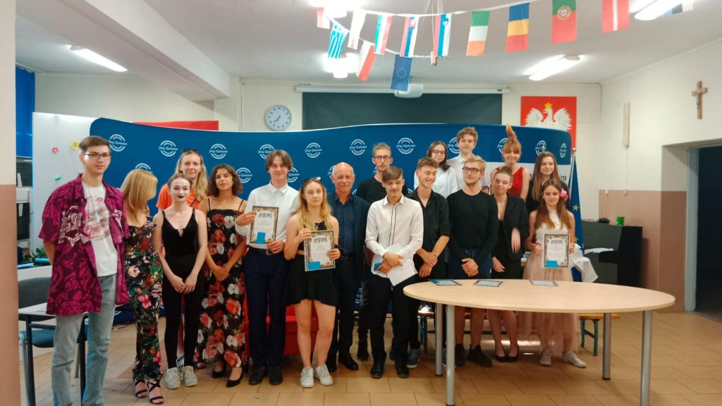 Miniaturka — 2021/2022 - Spektakl „Opowieść świętojańska” na scenie szkolnego teatru ATW w Zespole Szkół im. Jana Kasprowicza w Jelczu-Laskowicach!