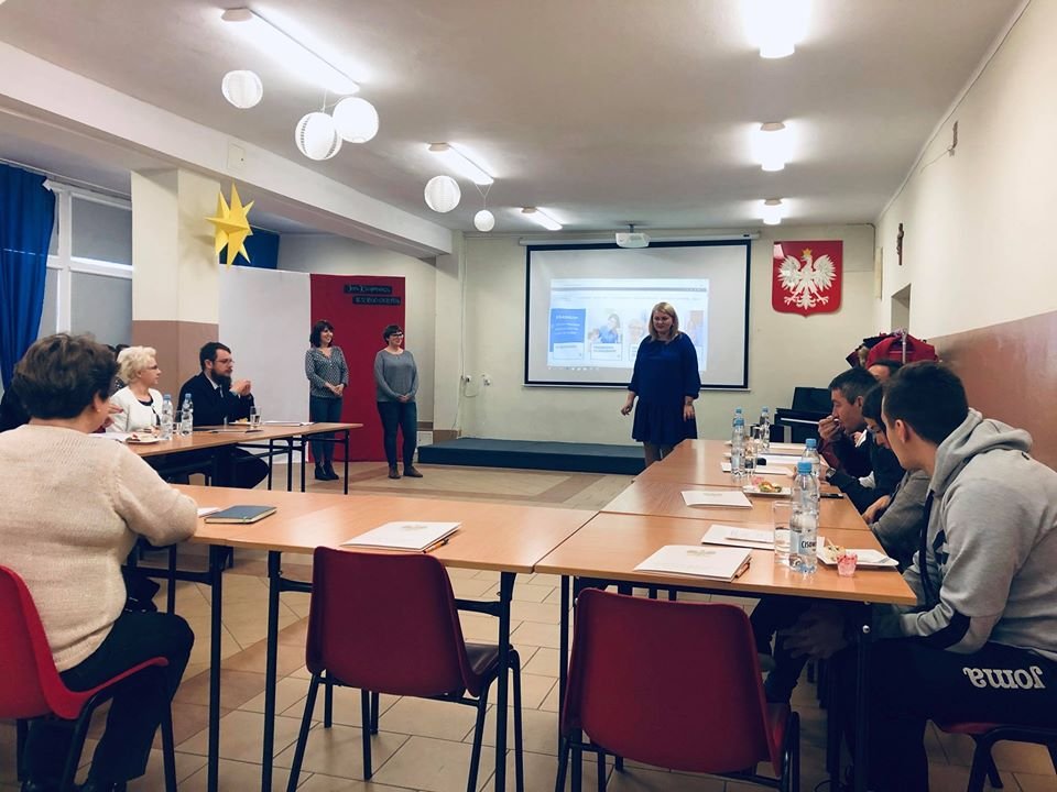 Miniaturka — 2019/2020 - O prowadzeniu przez Szkołę programów europejskich czyli o konferencji zorganizowanej przez jelczański Zespół Szkół