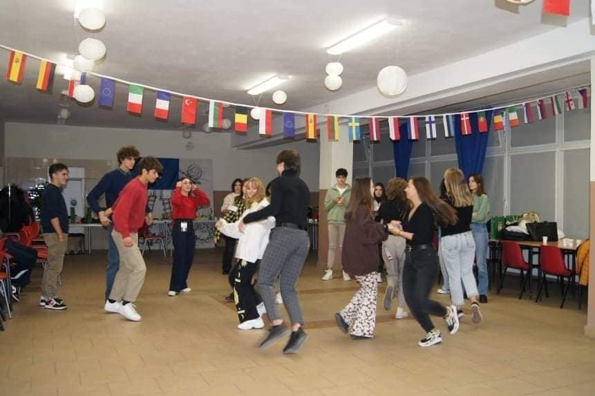 Miniaturka — 2021/2022 - Dzień 1 mobilności w Polsce w ramach międzynarodowego projektu o wodzie - SURFING WATER WAVES