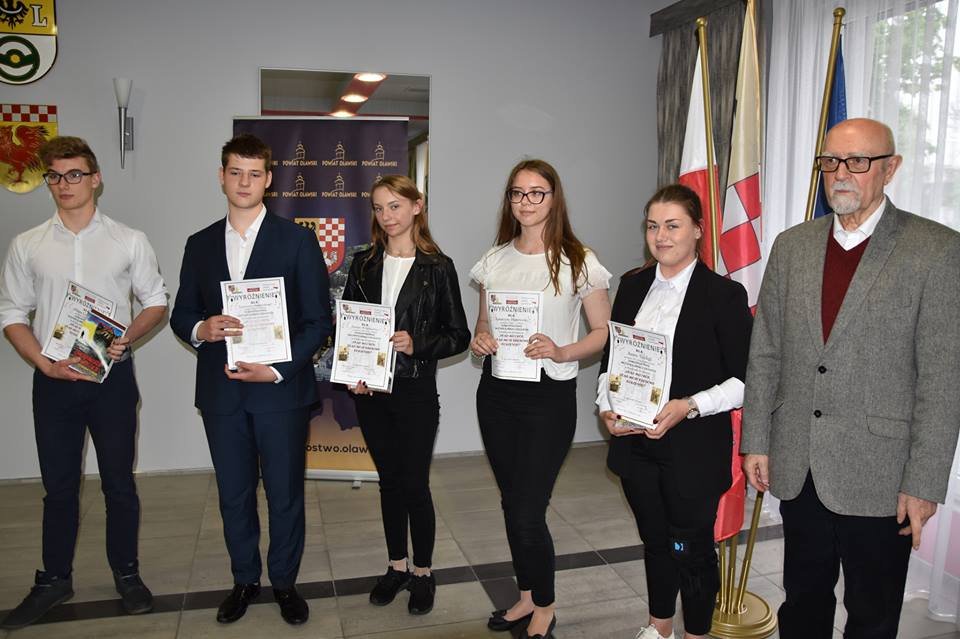 Miniaturka — 2018/2019 - Klaudia Stafaniszyn LAUREATKĄ konkursu &quot;Skąd mój ród, skąd moje korzenie?&quot;